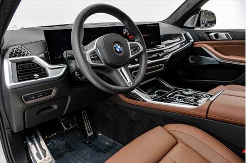 2025 BMW X7 M60i