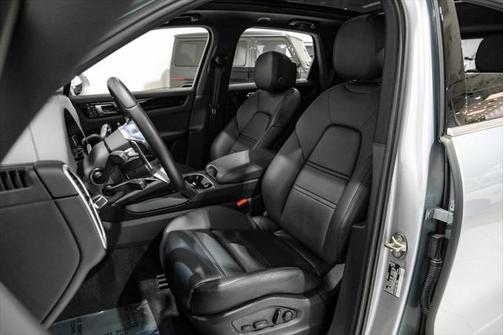 2023 Porsche Cayenne Base