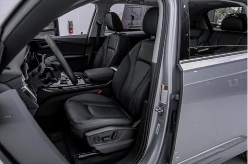 2022 Audi Q7 55 Premium Plus