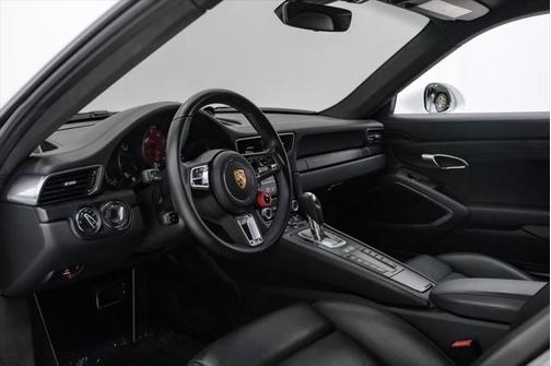 2019 Porsche 911 Carrera GTS