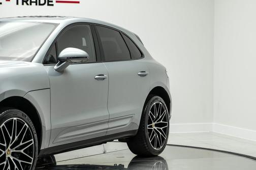 Dolomite Silver Metallic 2024 Porsche Macan Macan