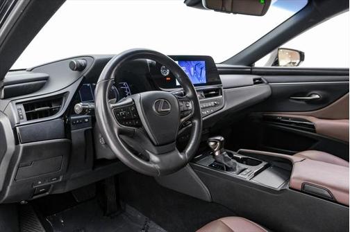 2023 Lexus ES 300h Base
