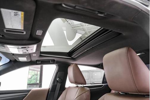 2023 Lexus ES 300h Base