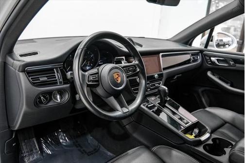 2022 Porsche Macan Base