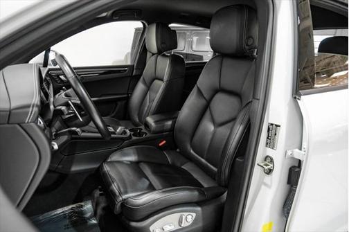 2022 Porsche Macan Base