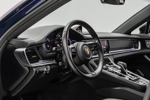2023 Porsche Panamera 4 Platinum Edition