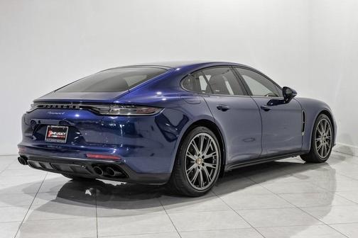 2023 Porsche Panamera 4 Platinum Edition