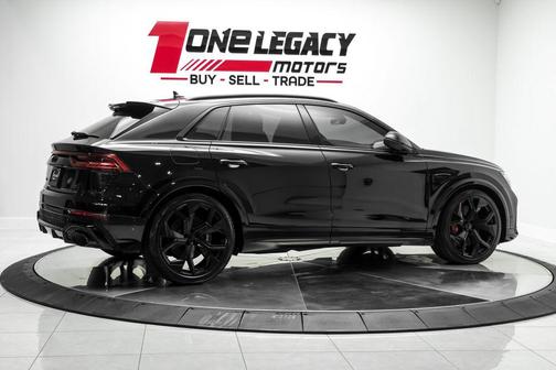 Mythos Black Metallic 2023 Audi RS Q8 4.0T