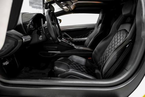 2016 Lamborghini Aventador LP700-4
