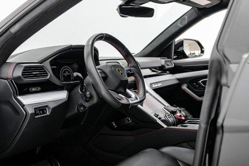 2020 Lamborghini Urus Base