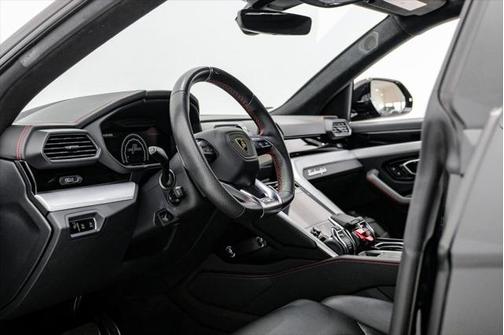 2020 Lamborghini Urus Base