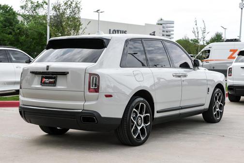 Gray 2022 Rolls-Royce Cullinan