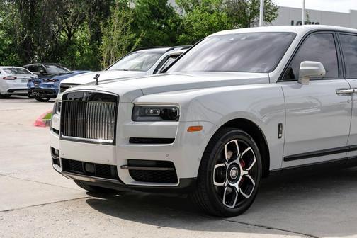 Gray 2022 Rolls-Royce Cullinan