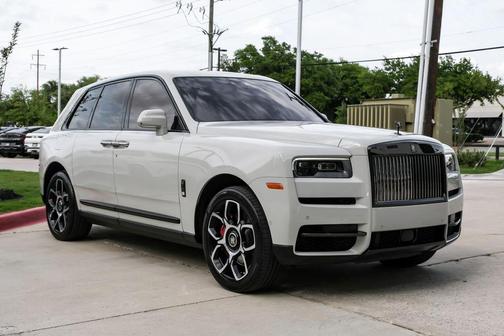 Gray 2022 Rolls-Royce Cullinan