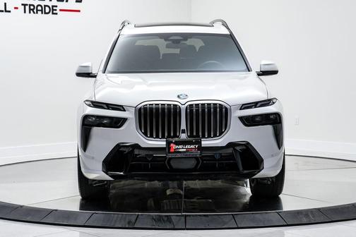 Mineral White Metallic 2025 BMW X7 xDrive40i
