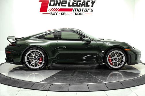 Oak Green Metallic Neo 2026 Porsche 911 GT3