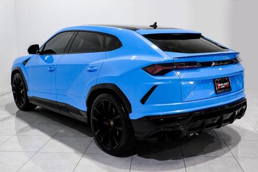 2022 Lamborghini Urus Pearl Capsule