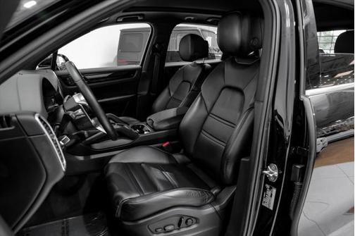 2022 Porsche Cayenne Base
