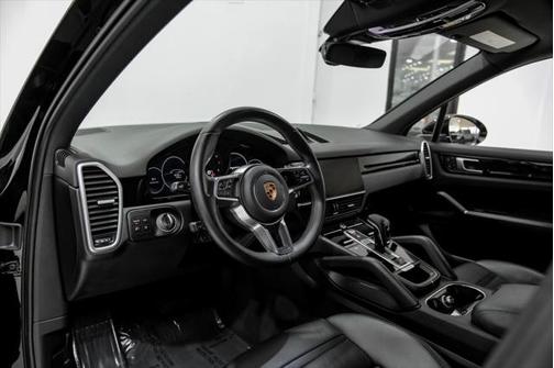 2022 Porsche Cayenne Base