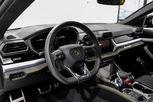 2025 Lamborghini Urus SE