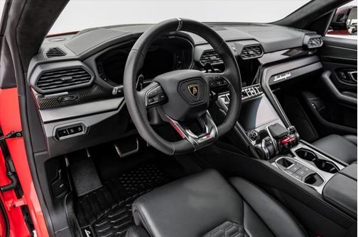 2022 Lamborghini Urus Graphite Capsule