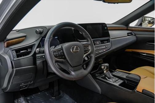 2022 Lexus ES 300h Base