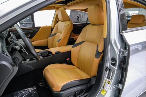 2022 Lexus ES 300h Base