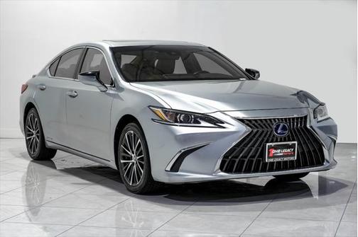 2022 Lexus ES 300h Base
