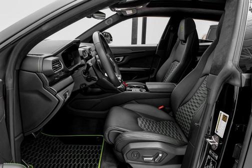 2021 Lamborghini Urus Graphite Capsule