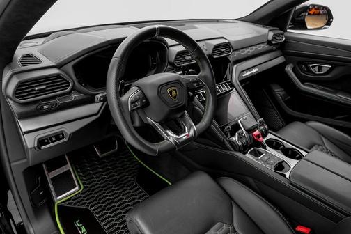 2021 Lamborghini Urus Graphite Capsule