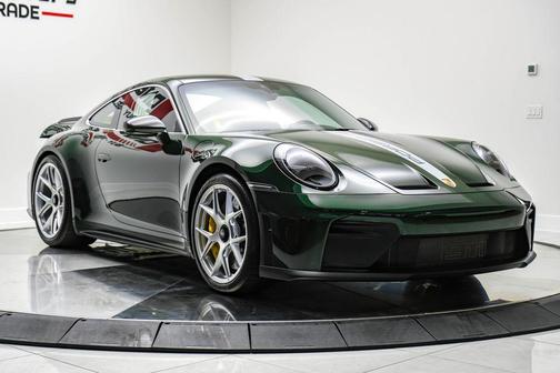 Oak Green Metallic Neo 2026 Porsche 911 GT3