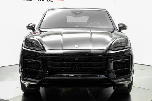 Chromite Black Metallic 2025 Porsche Cayenne GTS