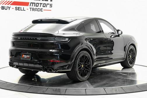 Chromite Black Metallic 2025 Porsche Cayenne GTS