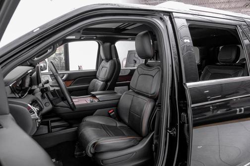 2022 Lincoln Navigator Black Label