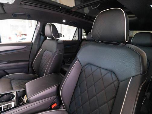 Pure Gray 2025 Volkswagen Atlas Cross Sport 2.0T SEL Premium