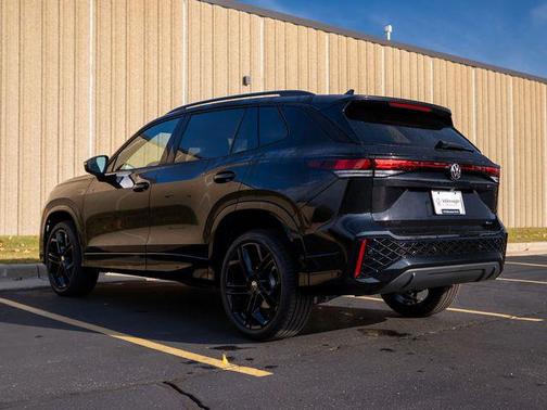 2026 Volkswagen Tiguan 2.0T SE R-Line Black 4MOTION