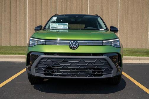 2025 Volkswagen Taos 1.5T SE Black