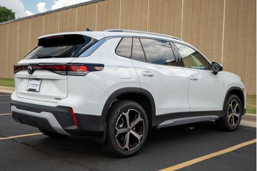 2025 Volkswagen Tiguan 2.0T SE 4MOTION