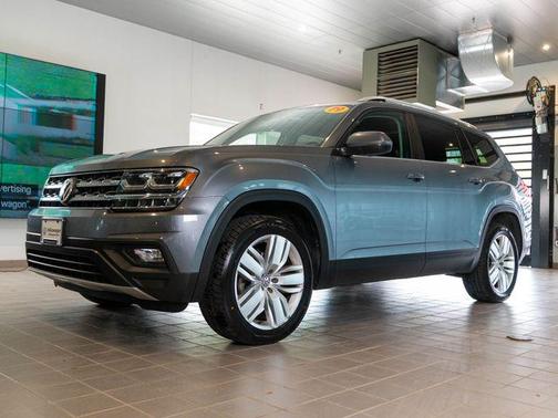 Platinum Gray Metallic 2019 Volkswagen Atlas 3.6L SE w/Technology