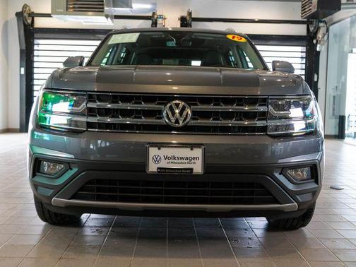 Platinum Gray Metallic 2019 Volkswagen Atlas 3.6L SE w/Technology