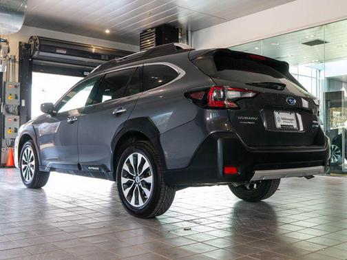 Magnetite Gray Metallic 2024 Subaru Outback Touring XT