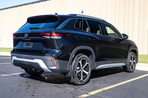 2025 Volkswagen Tiguan 2.0T SE 4MOTION