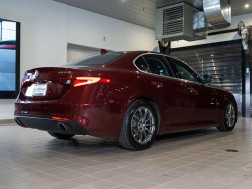 2018 Alfa Romeo Giulia Base