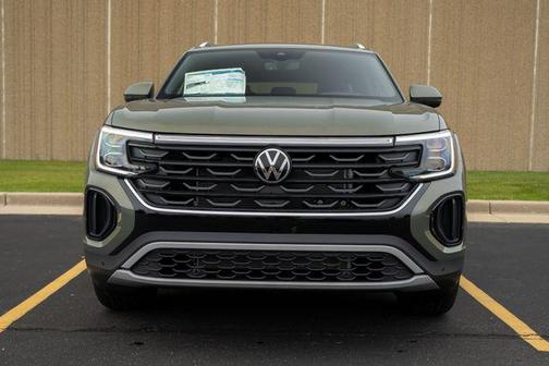 2025 Volkswagen Atlas Cross Sport 2.0T SE w/Technology 4MOTION