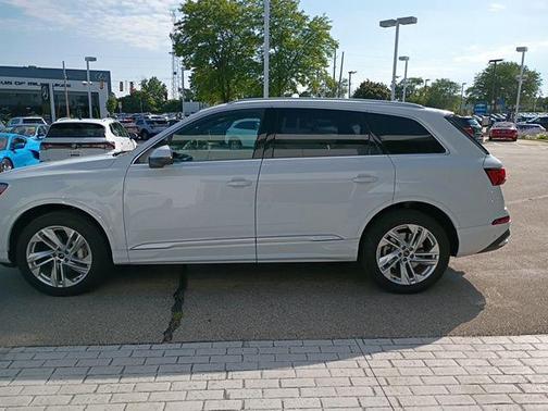 Glacier White Metallic 2021 Audi Q7 45 Premium Plus