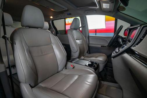 2020 Toyota Sienna XLE Premium
