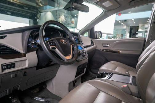 2020 Toyota Sienna XLE Premium