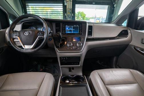 2020 Toyota Sienna XLE Premium