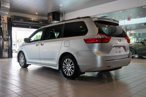 2020 Toyota Sienna XLE Premium