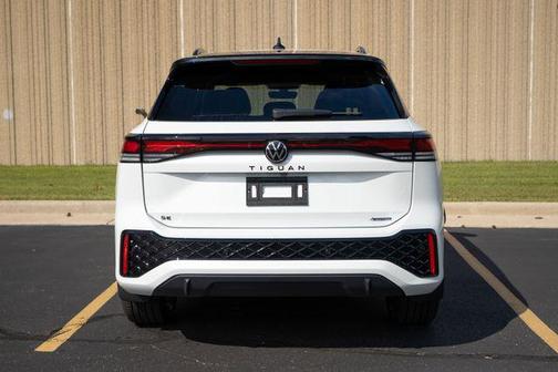 2025 Volkswagen Tiguan 2.0T SE R-Line Black 4MOTION